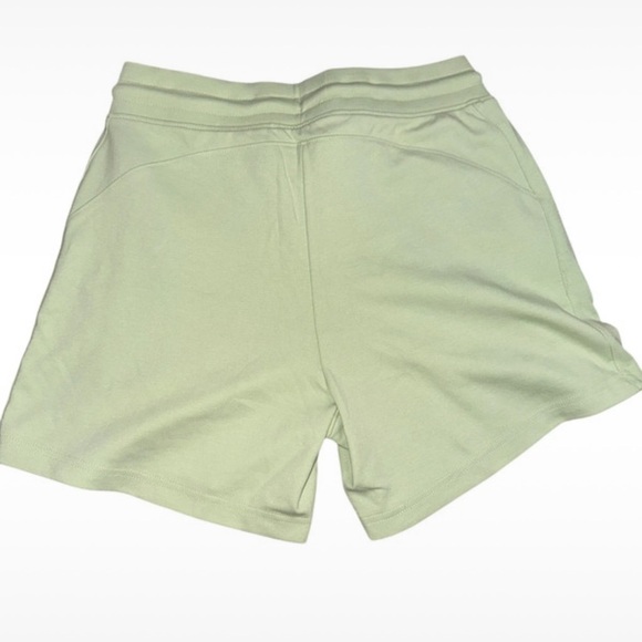 ALPHALETE WOMEN’S CORE SHORTS LIME GREEN MEDIUM - Picture 3 of 6